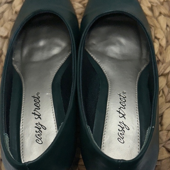 Easy Street Women's Halo Green Round Toe Kitten Heels Shoes - Picture 8 of 8